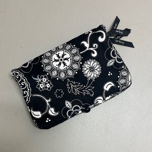 Thirty-One Cosmetic Jewerly Bag Travel Black White Medallion W/Zipper Pockets.